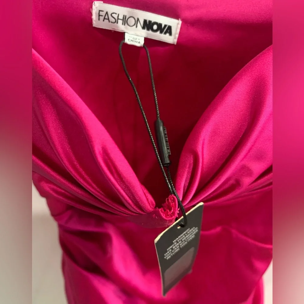 Fashion Nova woman’s with love Magenta Satin Dress size S NWT